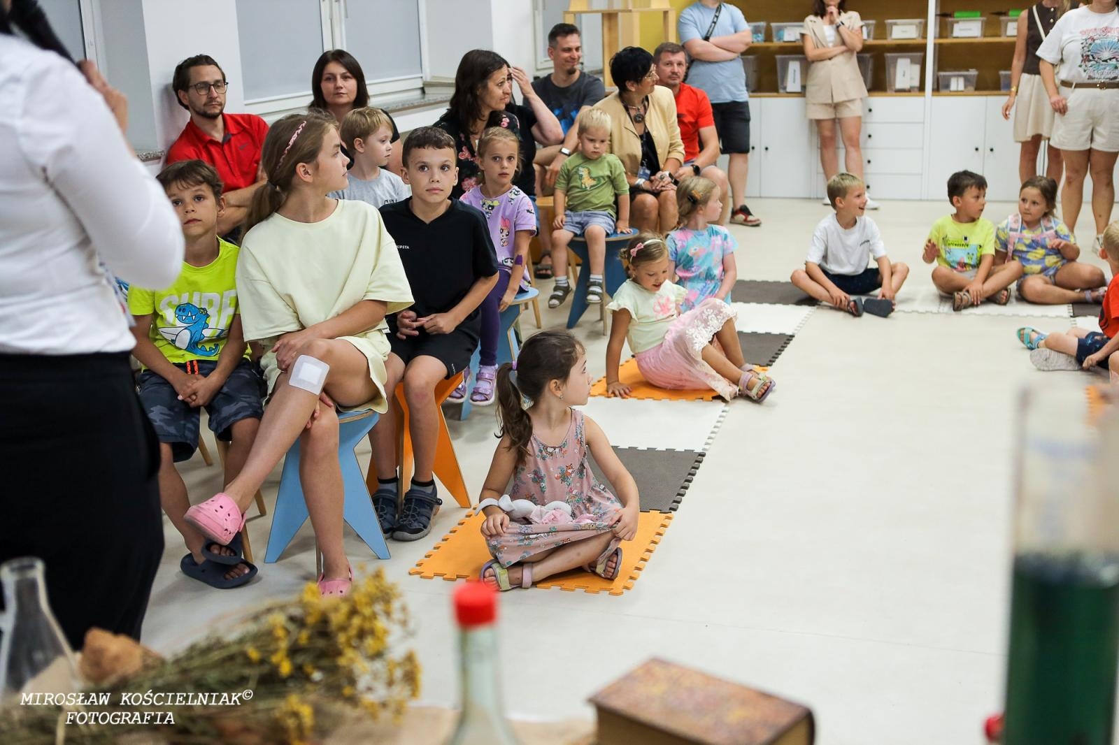 Zdjęcie w galerii na portalu naszraciborz.pl: Nocny Miszmasz w SOWA Racibórz przyciągnął pasjonatów nauki wiadomości z regionu