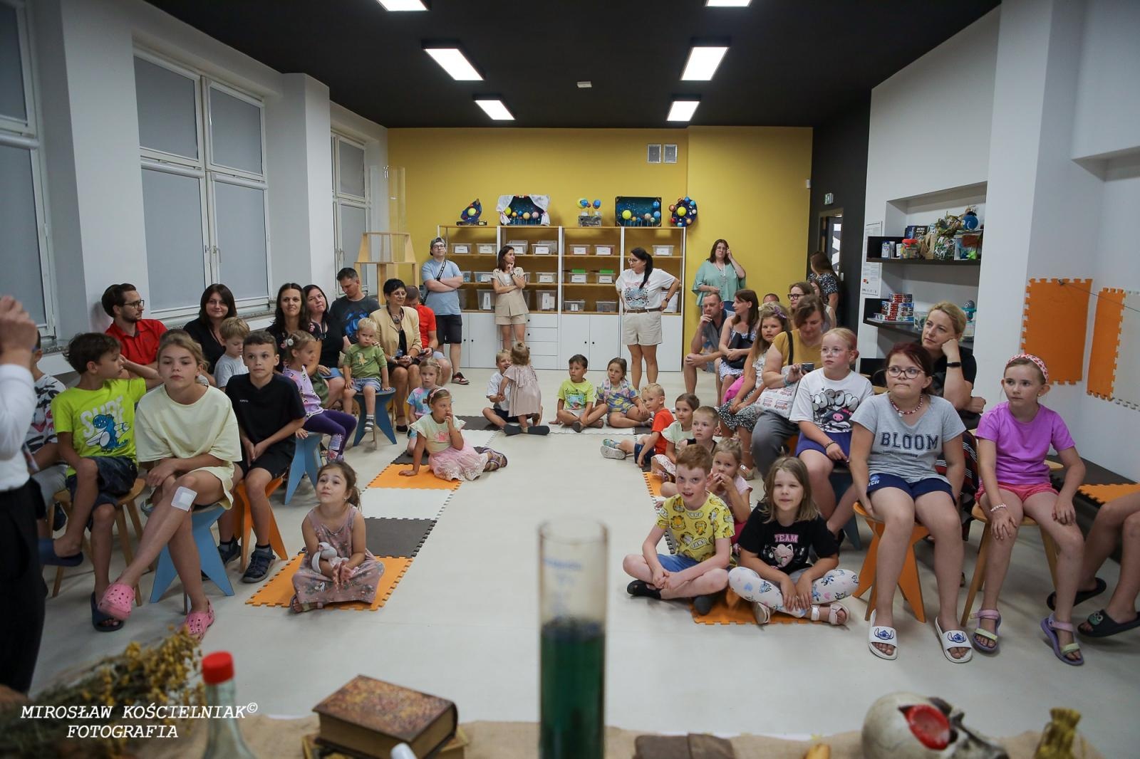 Zdjęcie w galerii na portalu naszraciborz.pl: Nocny Miszmasz w SOWA Racibórz przyciągnął pasjonatów nauki wiadomości z regionu