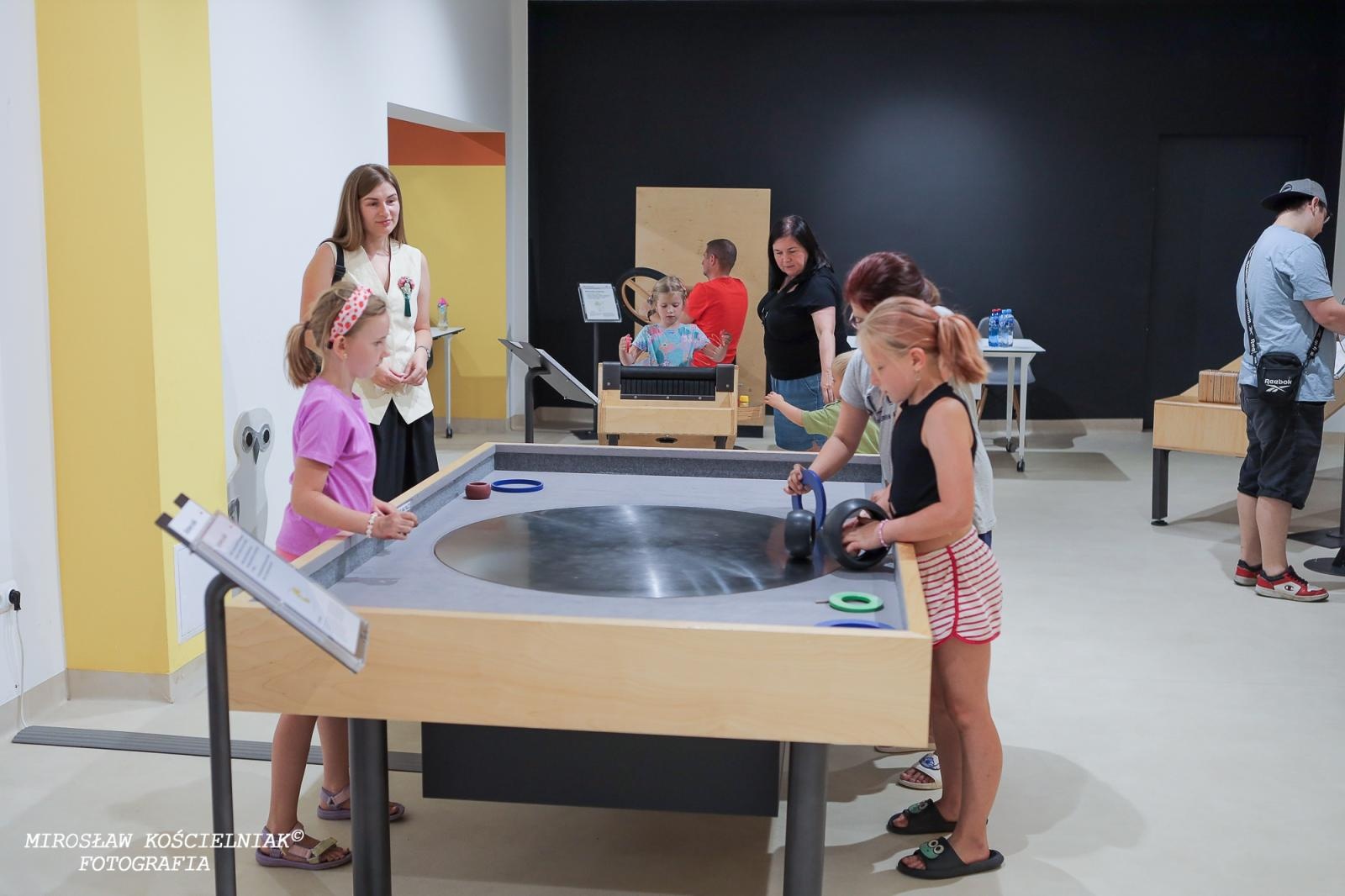 Zdjęcie w galerii na portalu naszraciborz.pl: Nocny Miszmasz w SOWA Racibórz przyciągnął pasjonatów nauki wiadomości z regionu