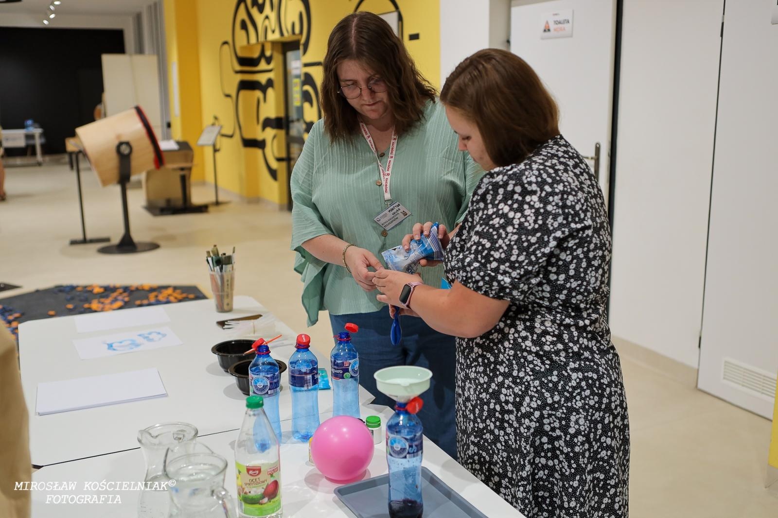 Zdjęcie w galerii na portalu naszraciborz.pl: Nocny Miszmasz w SOWA Racibórz przyciągnął pasjonatów nauki wiadomości z regionu