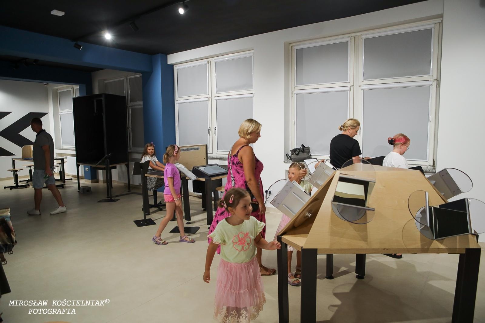 Zdjęcie w galerii na portalu naszraciborz.pl: Nocny Miszmasz w SOWA Racibórz przyciągnął pasjonatów nauki wiadomości z regionu