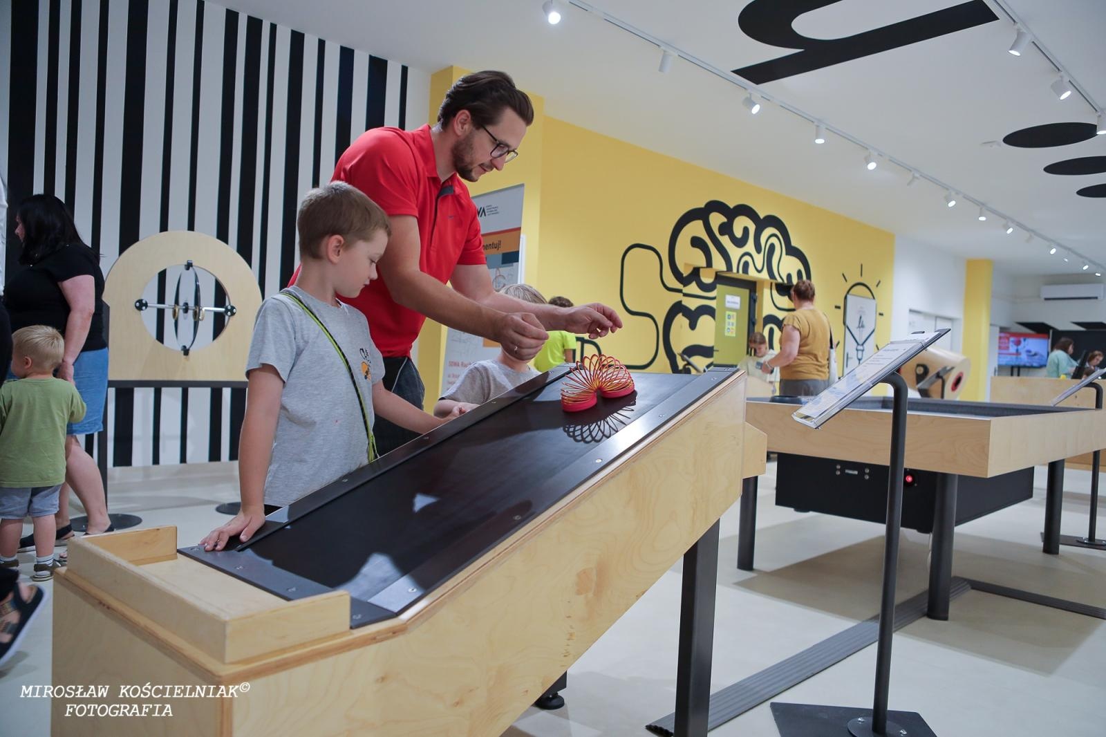 Zdjęcie w galerii na portalu naszraciborz.pl: Nocny Miszmasz w SOWA Racibórz przyciągnął pasjonatów nauki wiadomości z regionu