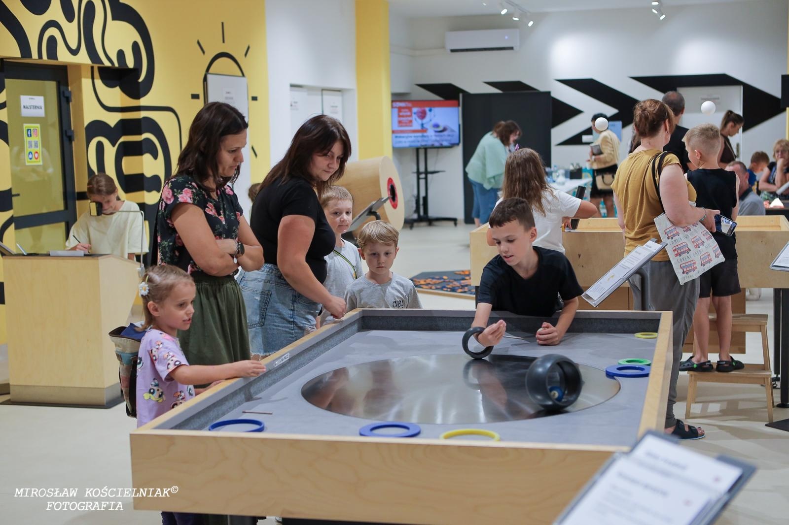 Zdjęcie w galerii na portalu naszraciborz.pl: Nocny Miszmasz w SOWA Racibórz przyciągnął pasjonatów nauki wiadomości z regionu