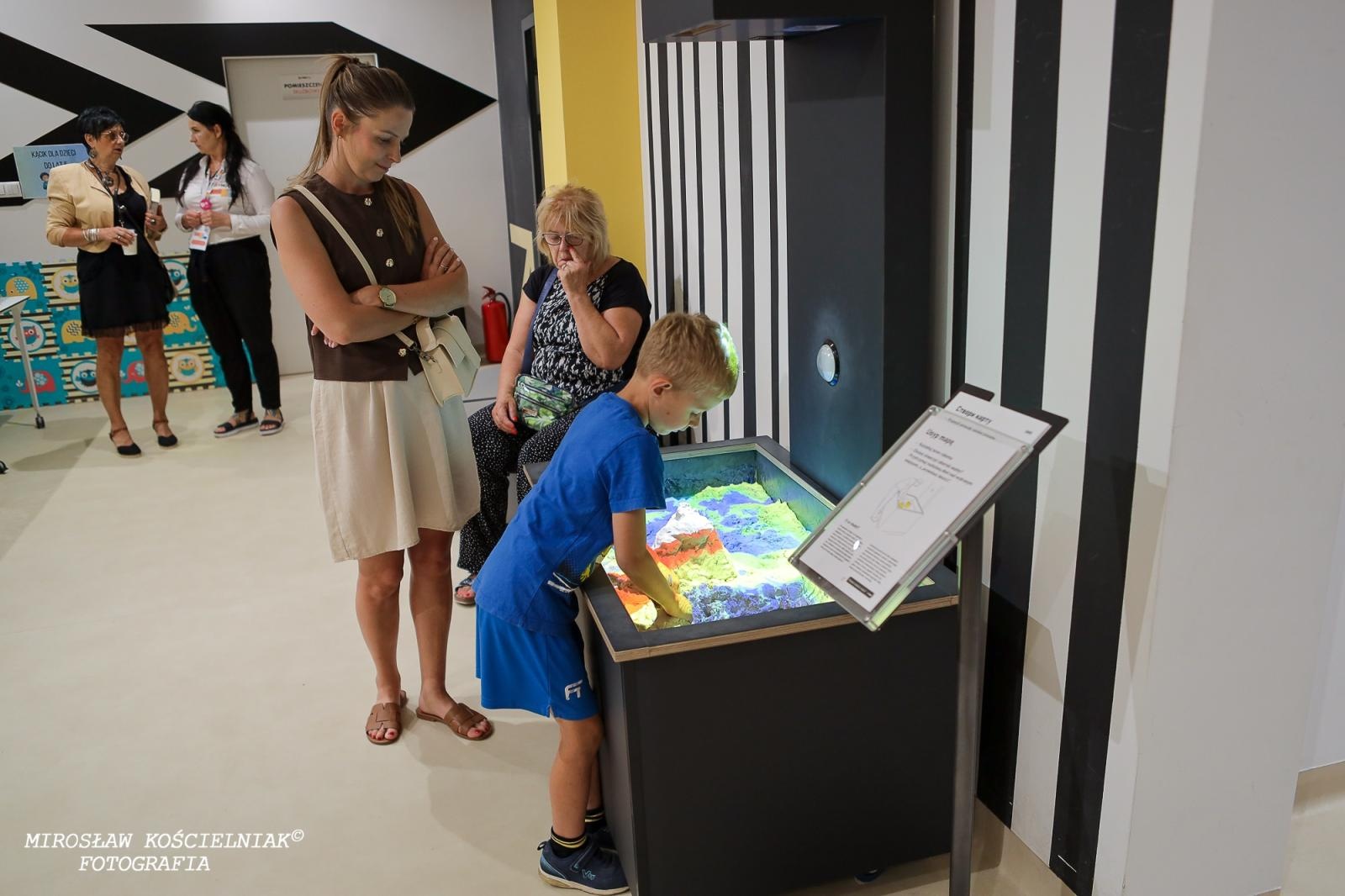 Zdjęcie w galerii na portalu naszraciborz.pl: Nocny Miszmasz w SOWA Racibórz przyciągnął pasjonatów nauki wiadomości z regionu