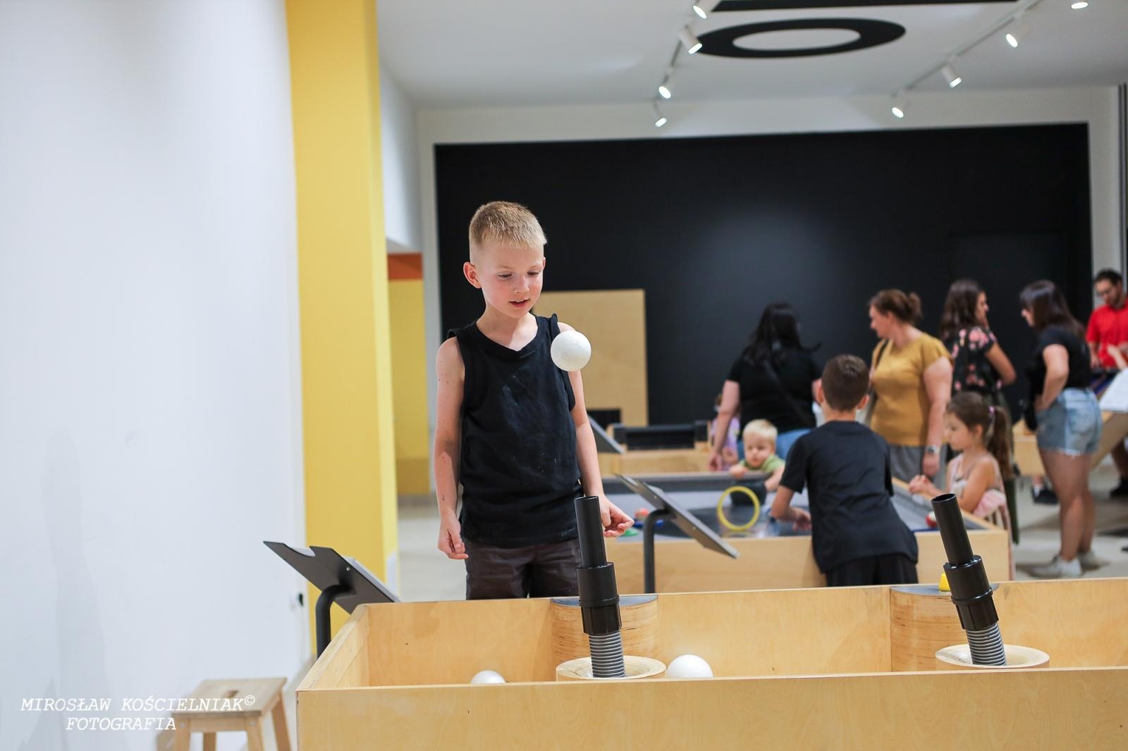 Zdjęcie w galerii na portalu naszraciborz.pl: Nocny Miszmasz w SOWA Racibórz przyciągnął pasjonatów nauki wiadomości z regionu