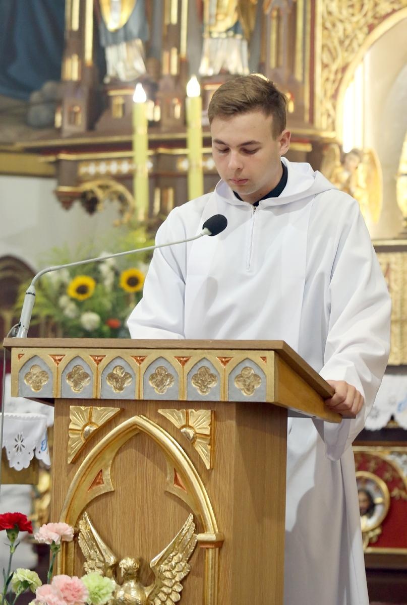 Zdjęcie w galerii na portalu naszraciborz.pl: Brawa od parafian i Krzyż Kawalerski Orderu Odrodzenia Polski od Prezydenta RP – Ostróg żegna ks. Jerzego Hetmańczyka [FOTO] wiadomości z regionu