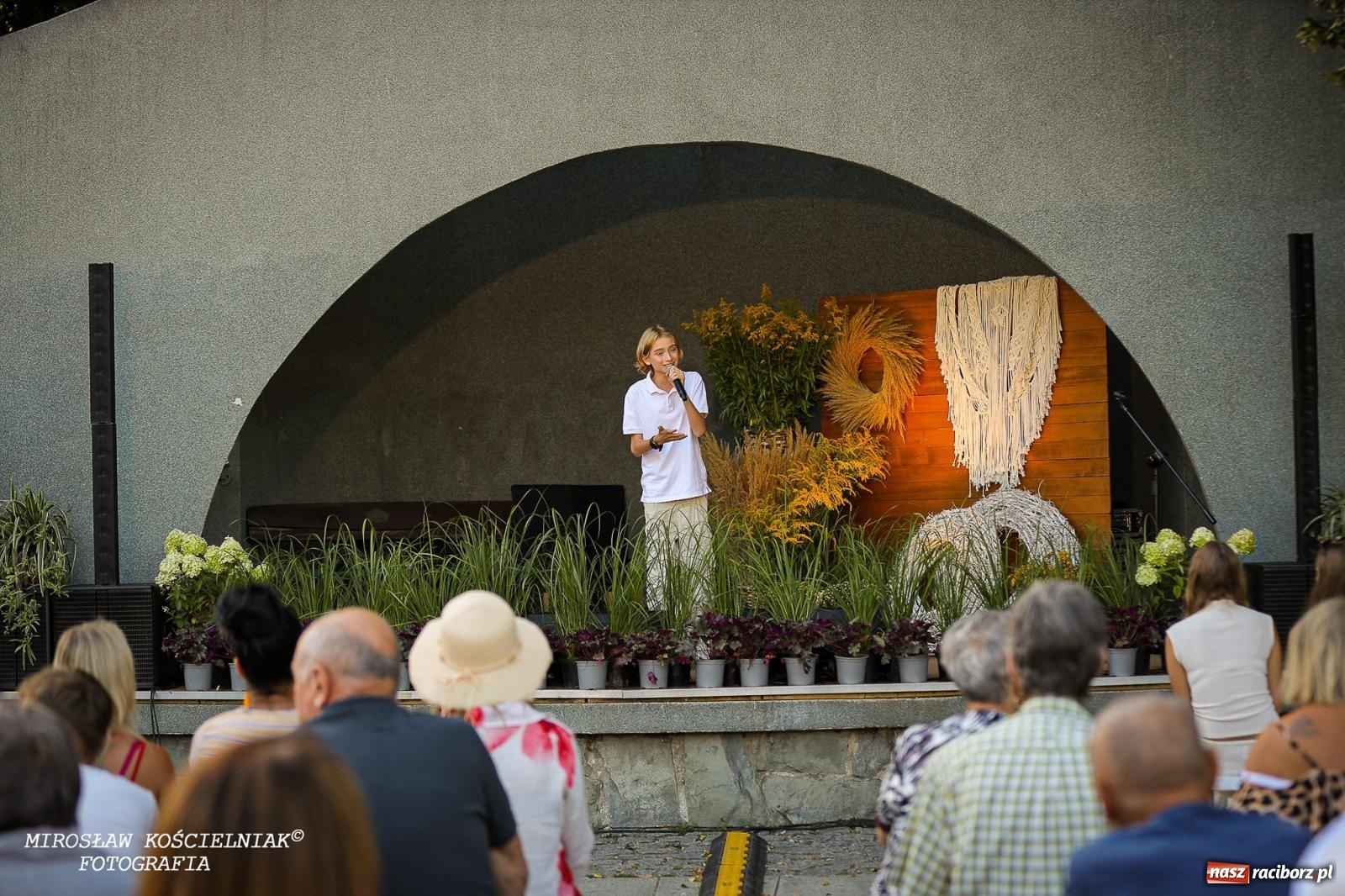 Zdjęcie w galerii na portalu naszraciborz.pl: Młode talenty na scenie parku im. Miasta Roth [FOTO i WIDEO] wiadomości z regionu