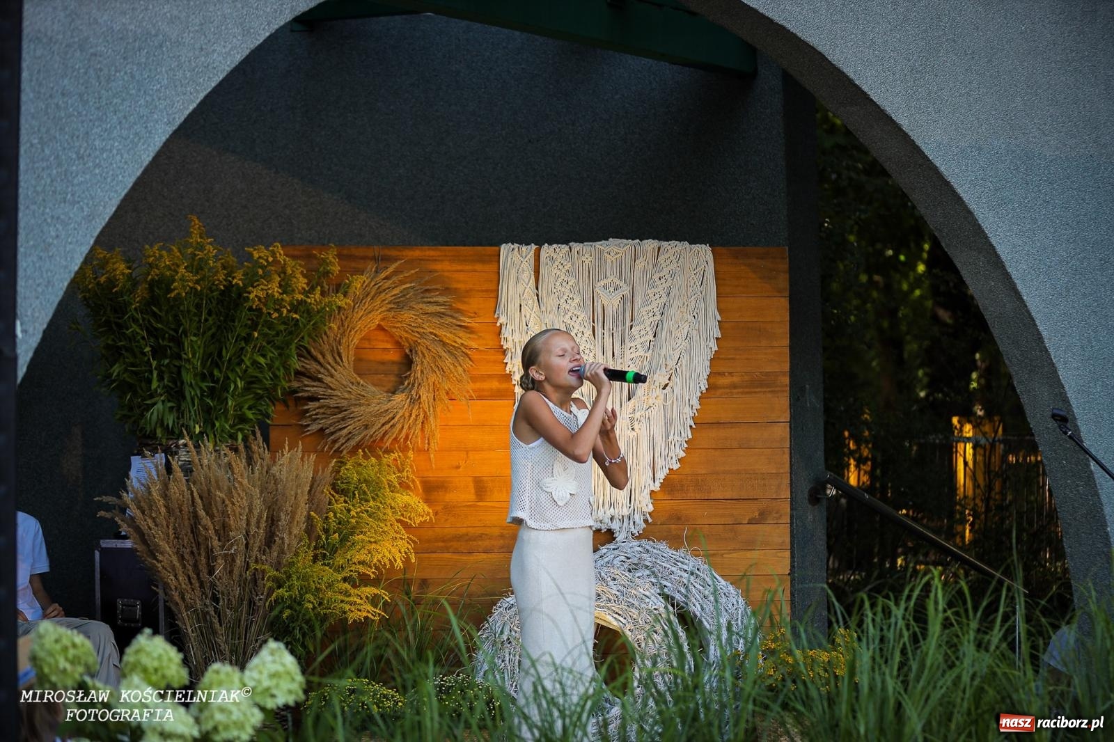 Zdjęcie w galerii na portalu naszraciborz.pl: Młode talenty na scenie parku im. Miasta Roth [FOTO i WIDEO] wiadomości z regionu