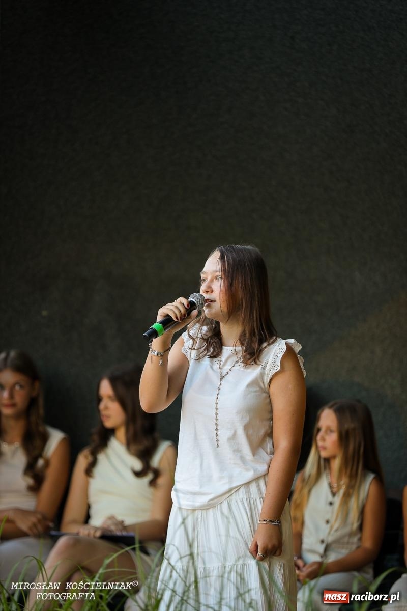 Zdjęcie w galerii na portalu naszraciborz.pl: Młode talenty na scenie parku im. Miasta Roth [FOTO i WIDEO] wiadomości z regionu