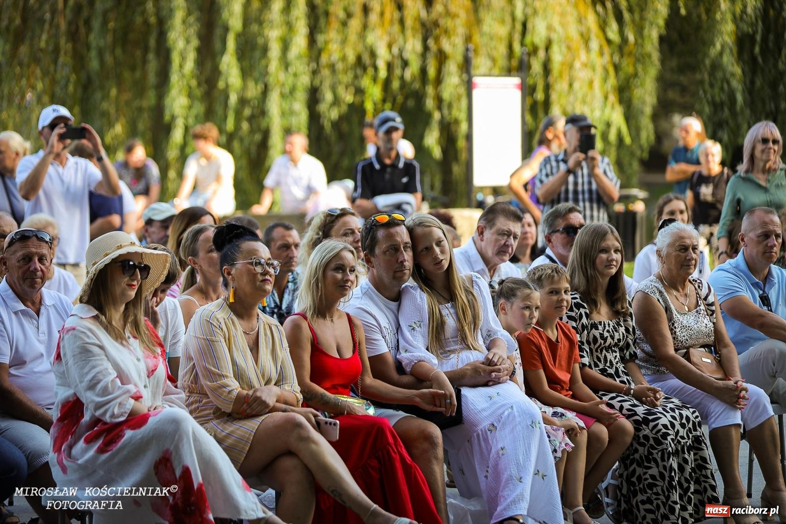 Zdjęcie w galerii na portalu naszraciborz.pl: Młode talenty na scenie parku im. Miasta Roth [FOTO i WIDEO] wiadomości z regionu
