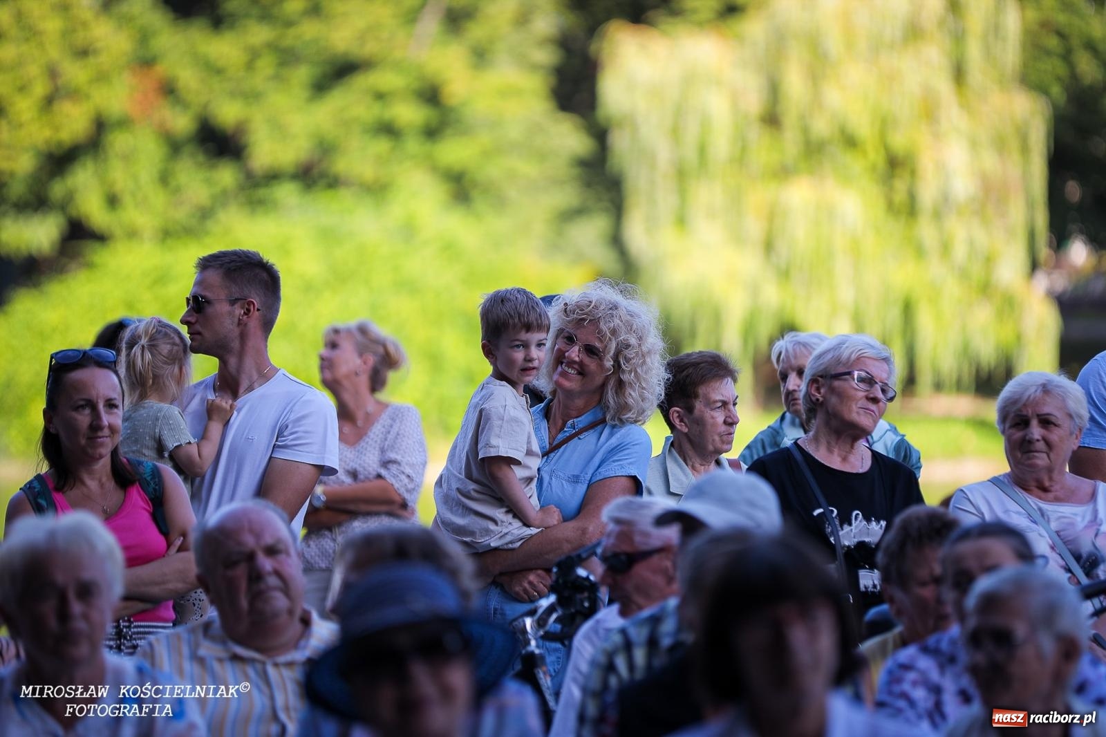 Zdjęcie w galerii na portalu naszraciborz.pl: Młode talenty na scenie parku im. Miasta Roth [FOTO i WIDEO] wiadomości z regionu