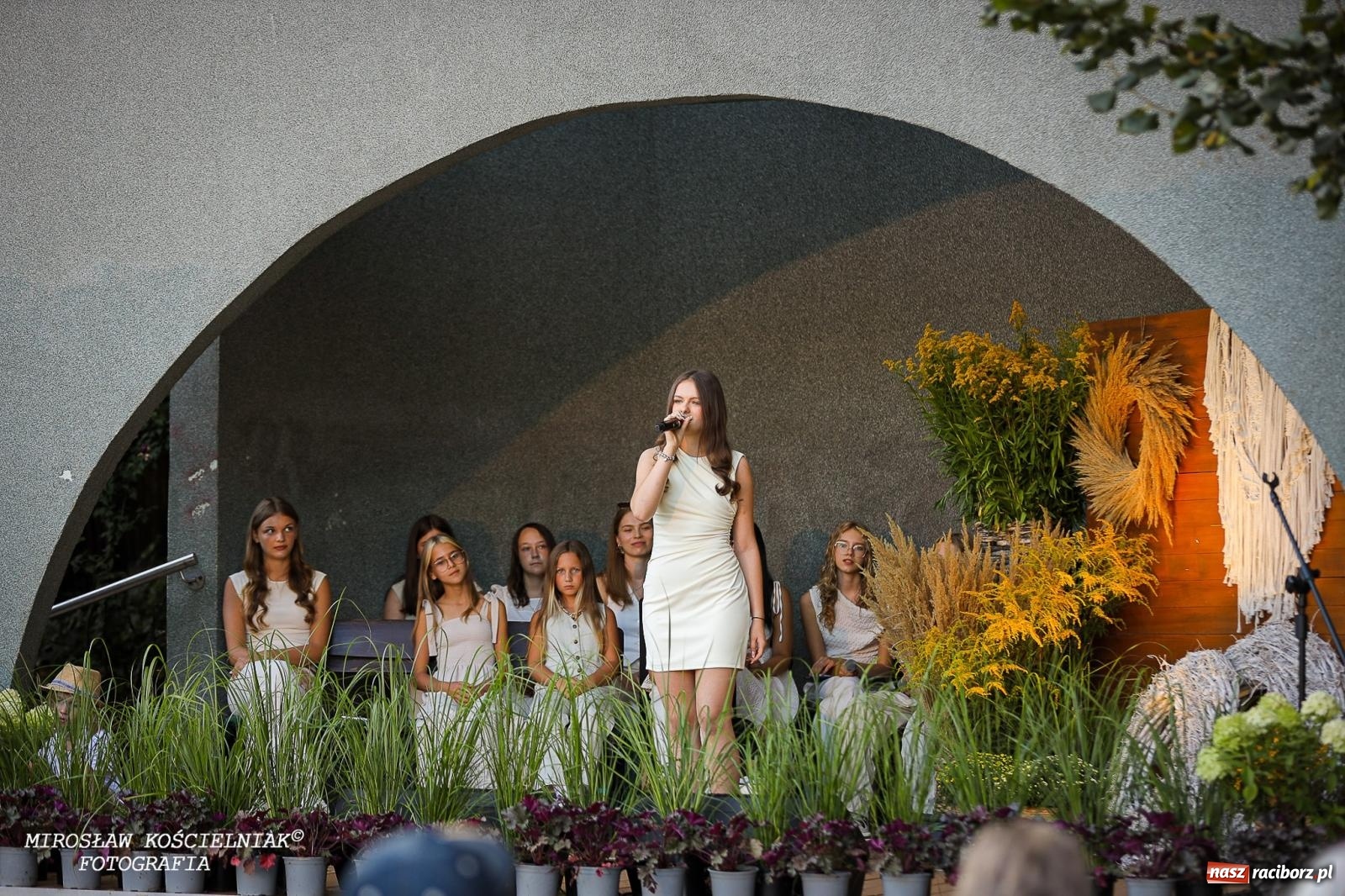 Zdjęcie w galerii na portalu naszraciborz.pl: Młode talenty na scenie parku im. Miasta Roth [FOTO i WIDEO] wiadomości z regionu