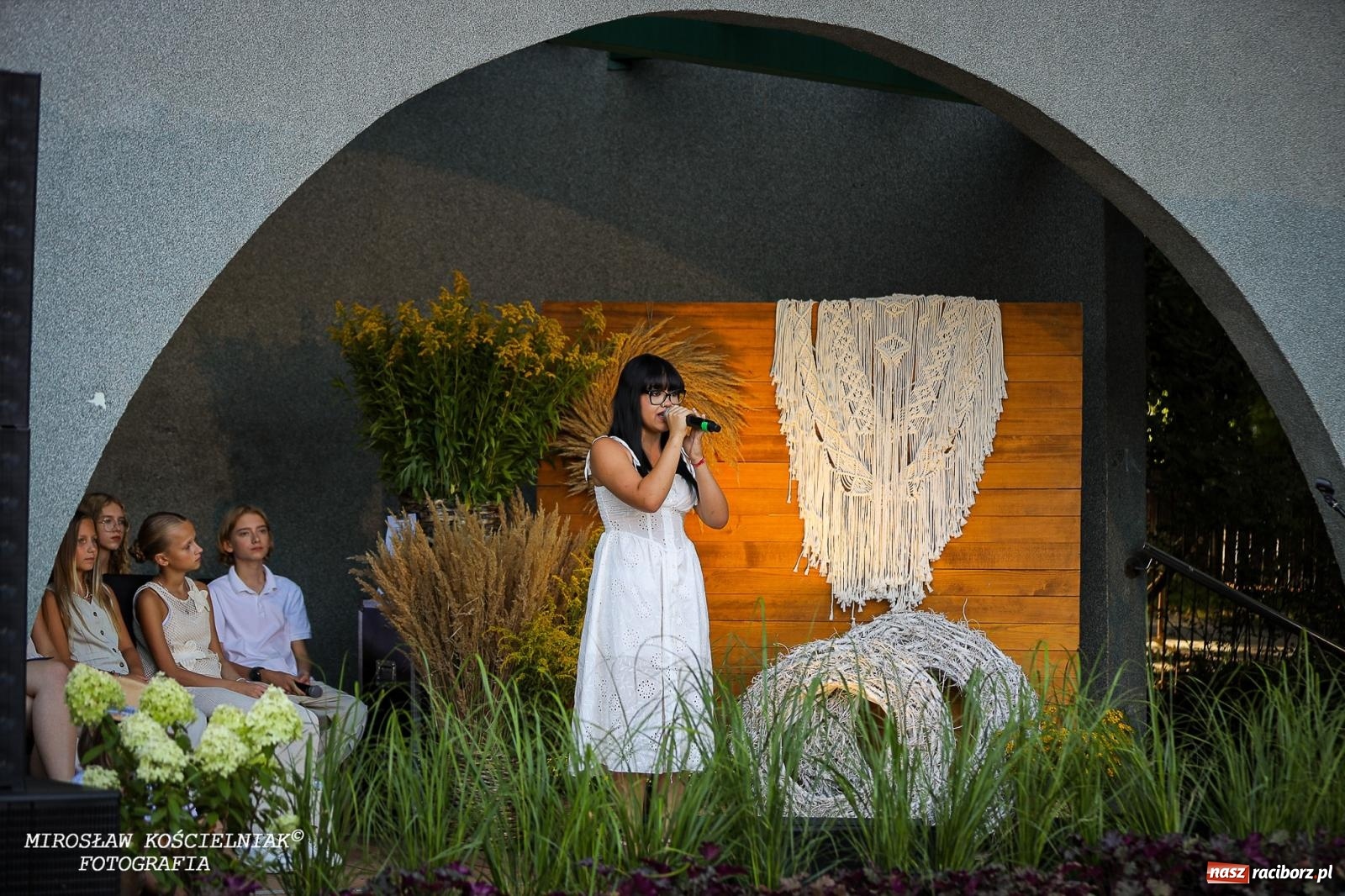 Zdjęcie w galerii na portalu naszraciborz.pl: Młode talenty na scenie parku im. Miasta Roth [FOTO i WIDEO] wiadomości z regionu