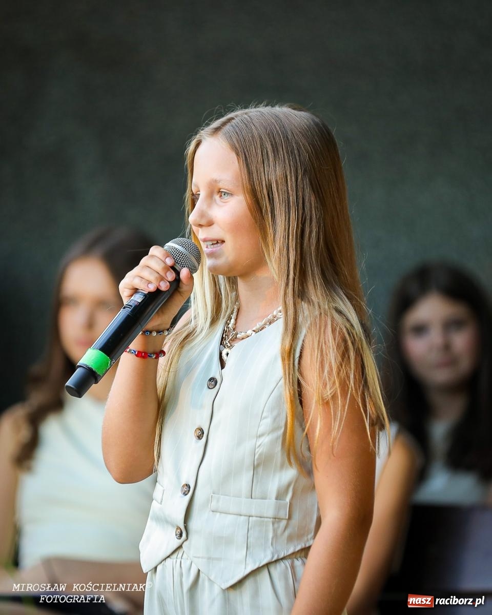 Zdjęcie w galerii na portalu naszraciborz.pl: Młode talenty na scenie parku im. Miasta Roth [FOTO i WIDEO] wiadomości z regionu