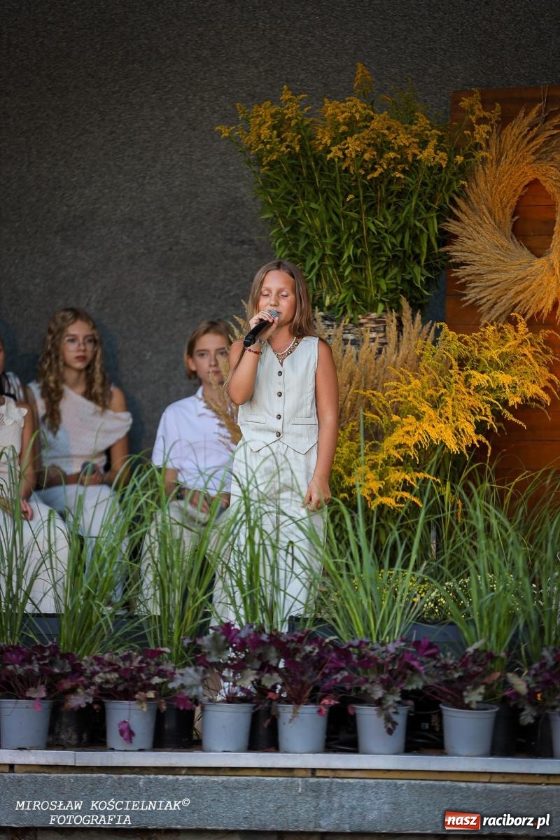 Zdjęcie w galerii na portalu naszraciborz.pl: Młode talenty na scenie parku im. Miasta Roth [FOTO i WIDEO] wiadomości z regionu