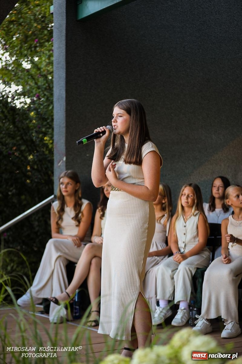 Zdjęcie w galerii na portalu naszraciborz.pl: Młode talenty na scenie parku im. Miasta Roth [FOTO i WIDEO] wiadomości z regionu