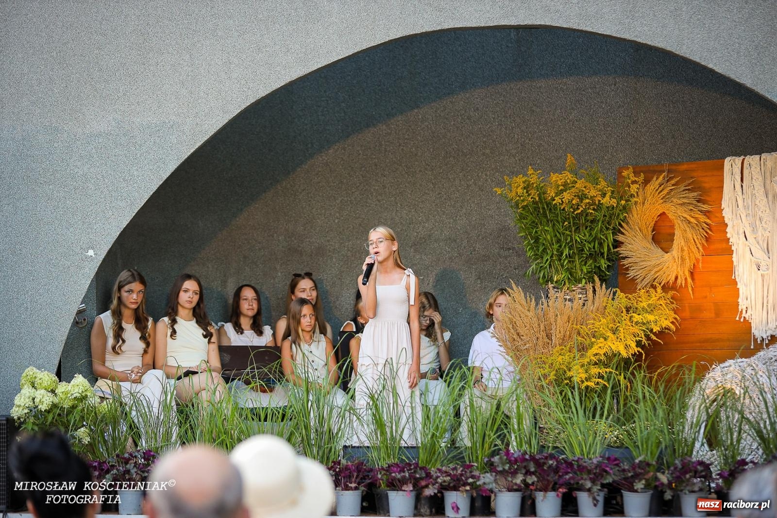 Zdjęcie w galerii na portalu naszraciborz.pl: Młode talenty na scenie parku im. Miasta Roth [FOTO i WIDEO] wiadomości z regionu