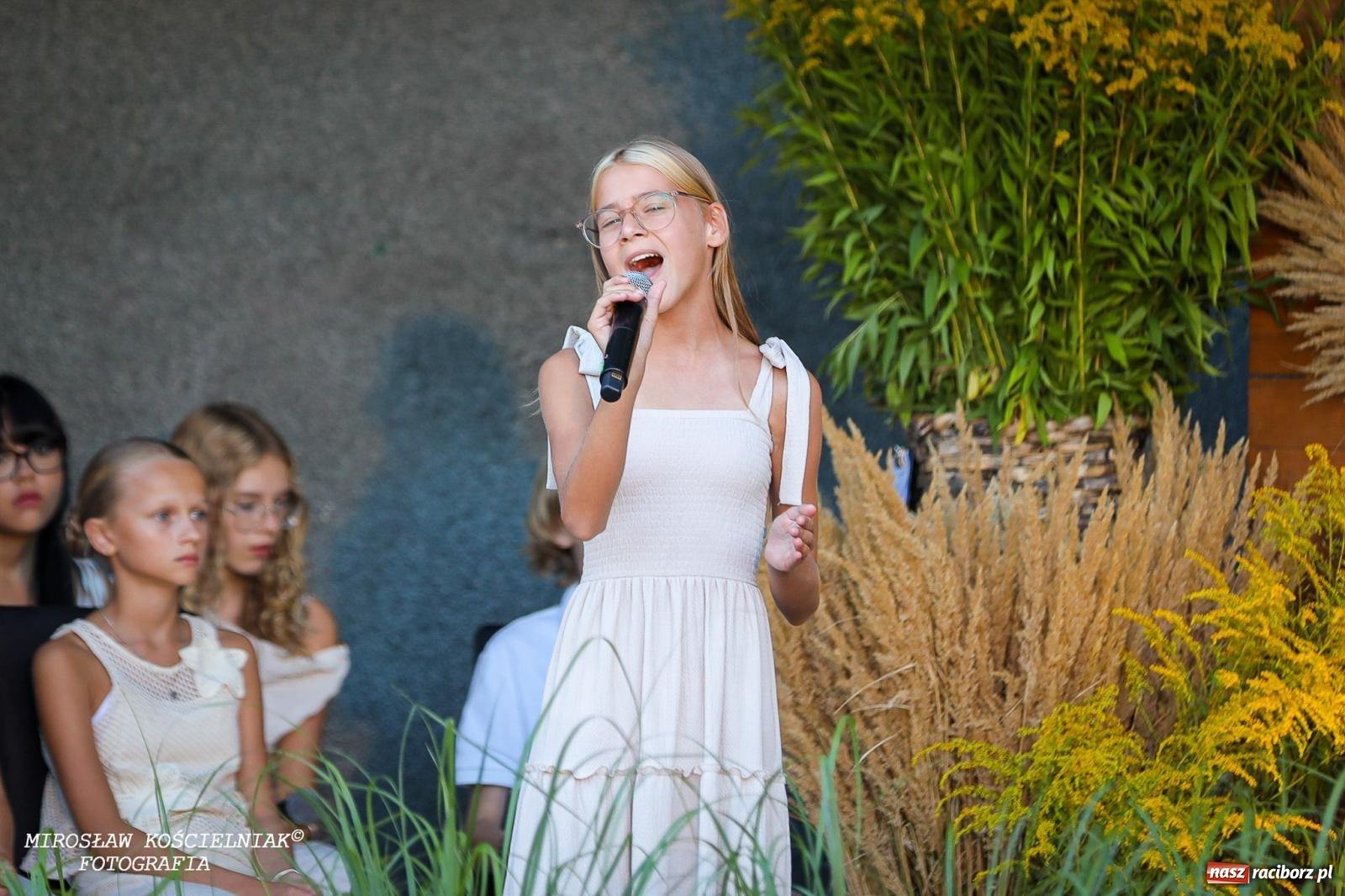 Zdjęcie w galerii na portalu naszraciborz.pl: Młode talenty na scenie parku im. Miasta Roth [FOTO i WIDEO] wiadomości z regionu