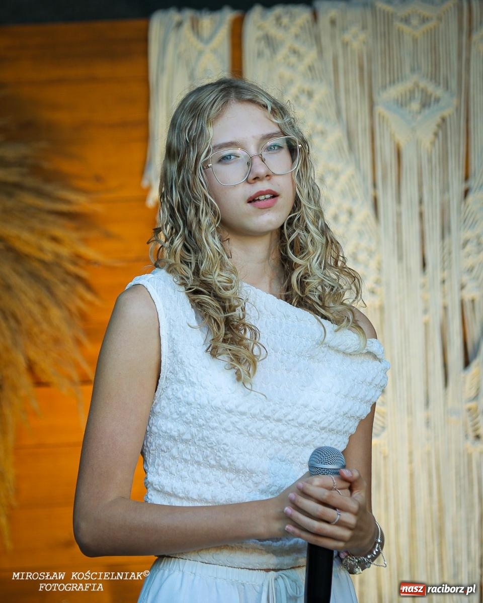 Zdjęcie w galerii na portalu naszraciborz.pl: Młode talenty na scenie parku im. Miasta Roth [FOTO i WIDEO] wiadomości z regionu