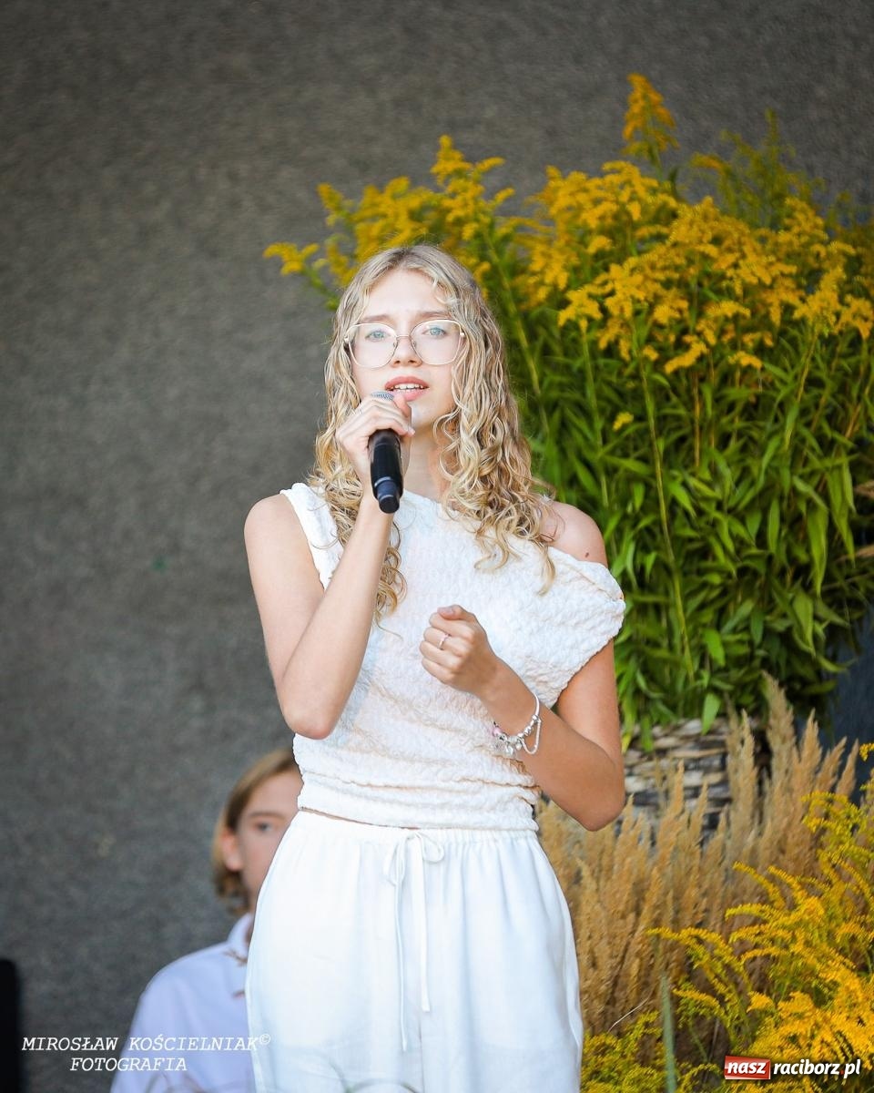 Zdjęcie w galerii na portalu naszraciborz.pl: Młode talenty na scenie parku im. Miasta Roth [FOTO i WIDEO] wiadomości z regionu