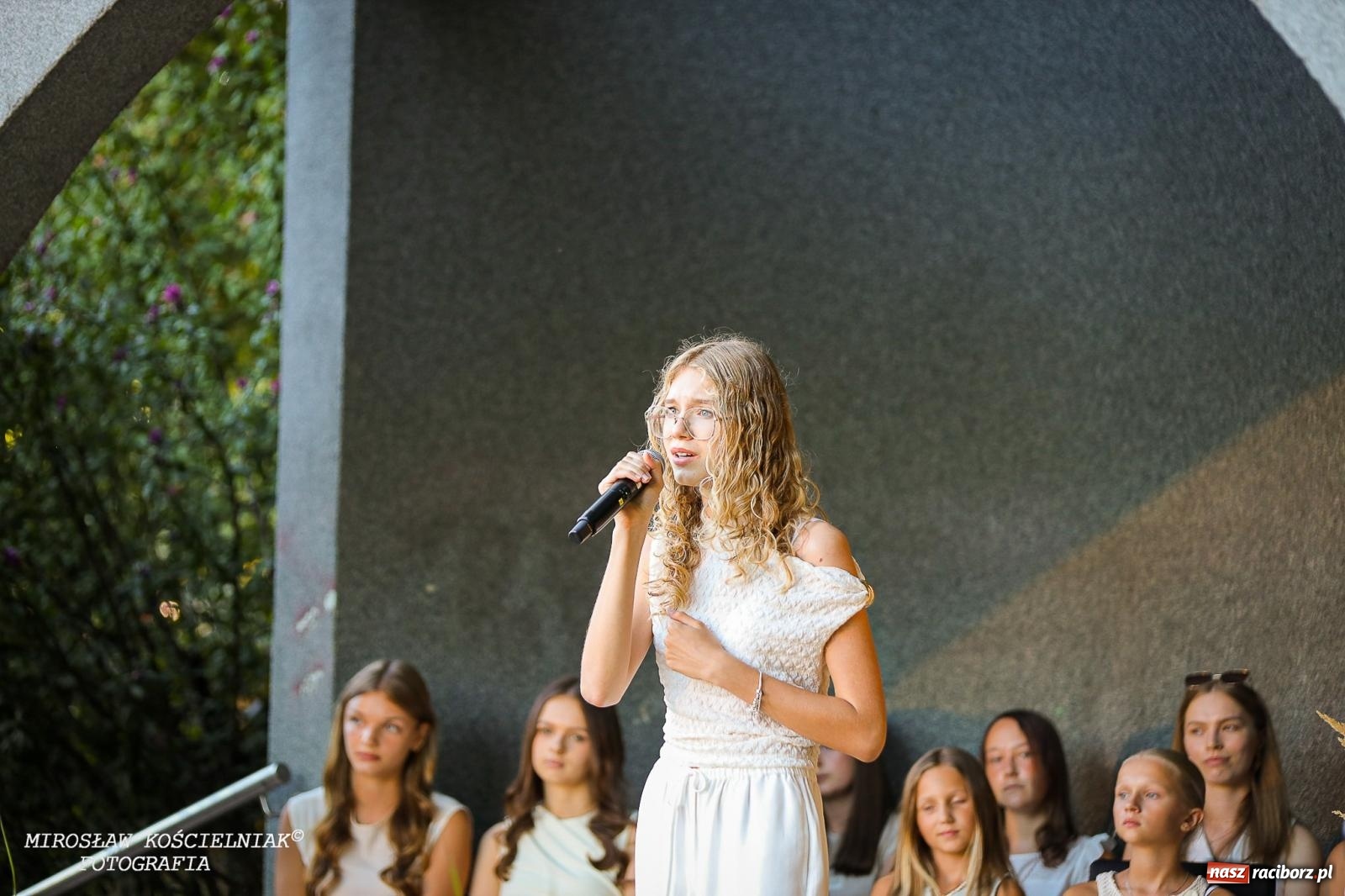 Zdjęcie w galerii na portalu naszraciborz.pl: Młode talenty na scenie parku im. Miasta Roth [FOTO i WIDEO] wiadomości z regionu