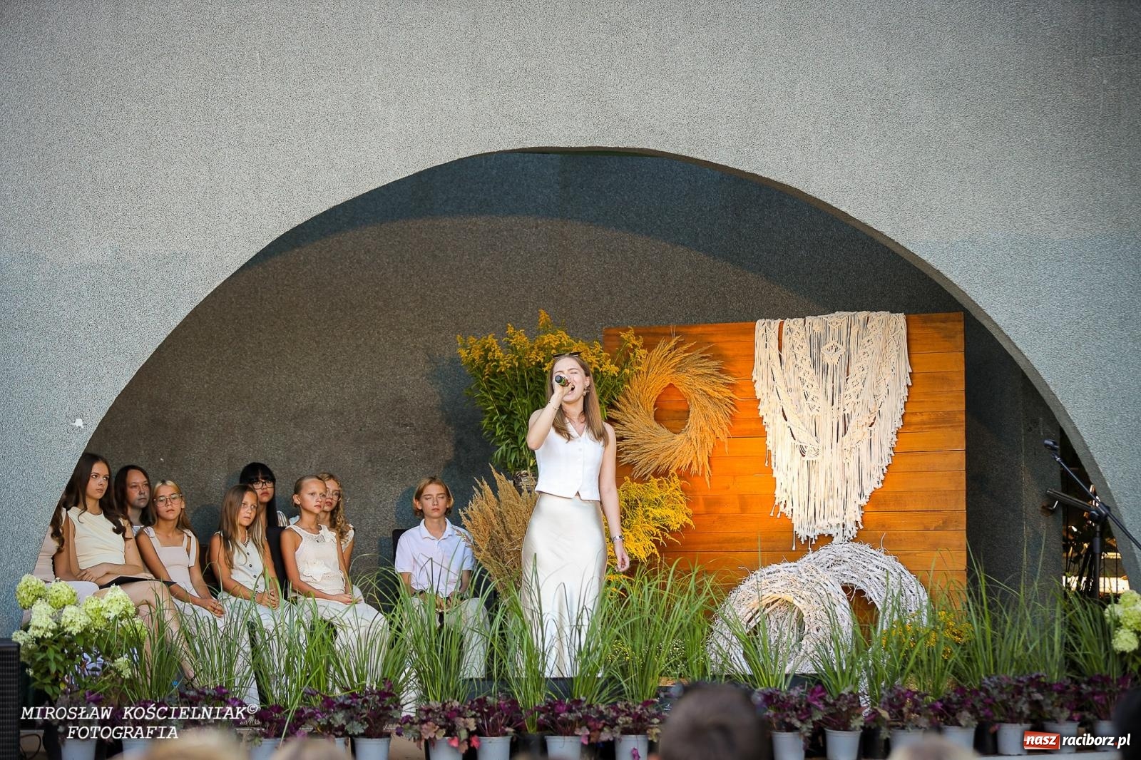 Zdjęcie w galerii na portalu naszraciborz.pl: Młode talenty na scenie parku im. Miasta Roth [FOTO i WIDEO] wiadomości z regionu