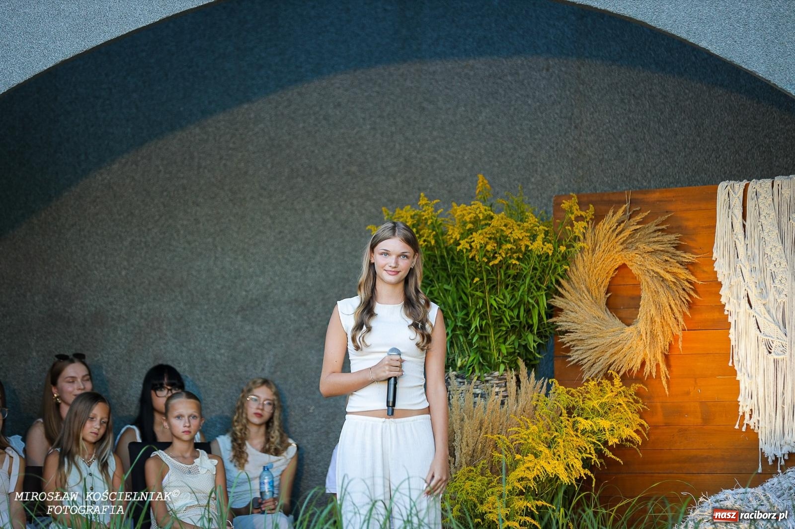 Zdjęcie w galerii na portalu naszraciborz.pl: Młode talenty na scenie parku im. Miasta Roth [FOTO i WIDEO] wiadomości z regionu