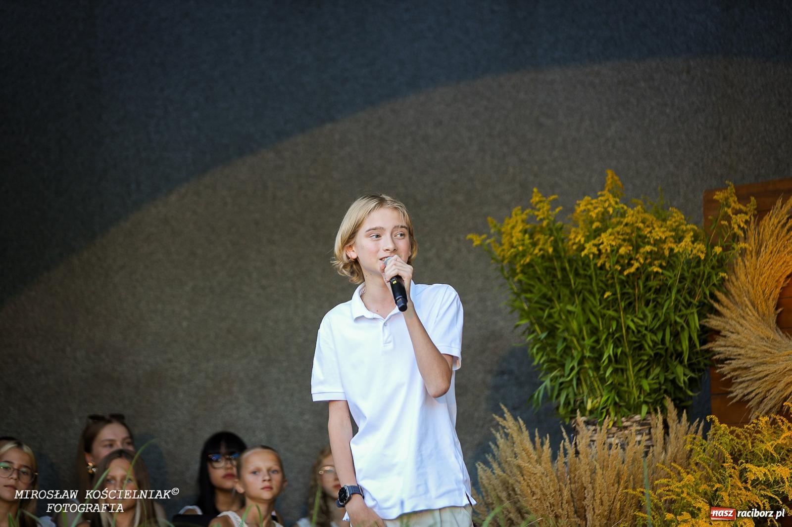Zdjęcie w galerii na portalu naszraciborz.pl: Młode talenty na scenie parku im. Miasta Roth [FOTO i WIDEO] wiadomości z regionu