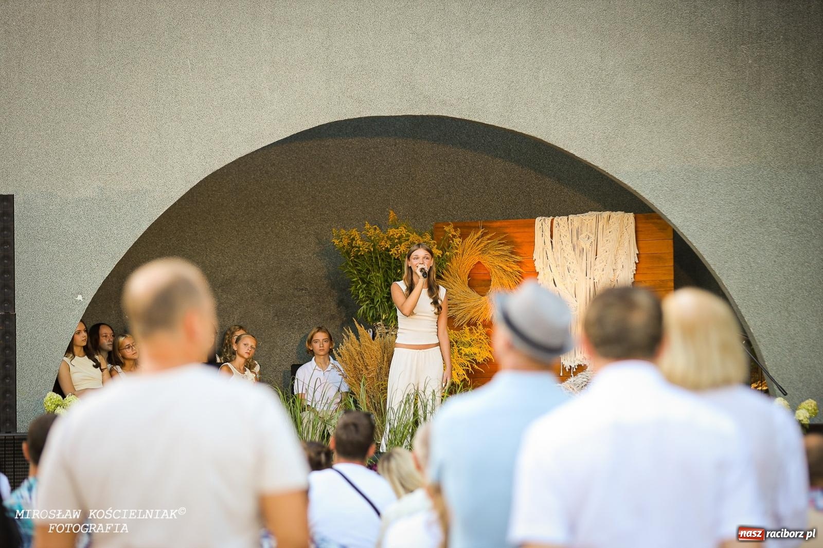 Zdjęcie w galerii na portalu naszraciborz.pl: Młode talenty na scenie parku im. Miasta Roth [FOTO i WIDEO] wiadomości z regionu