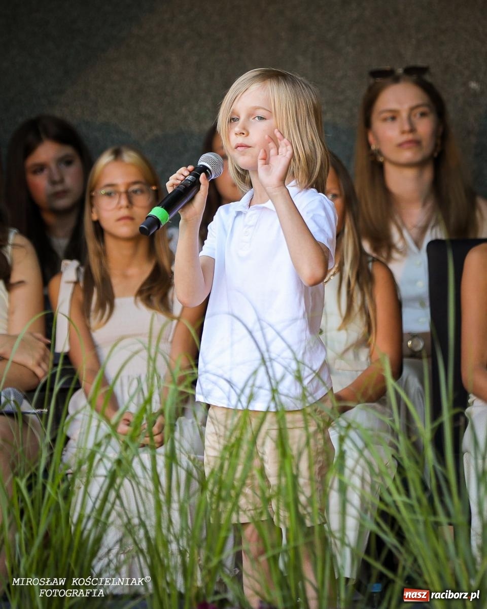 Zdjęcie w galerii na portalu naszraciborz.pl: Młode talenty na scenie parku im. Miasta Roth [FOTO i WIDEO] wiadomości z regionu