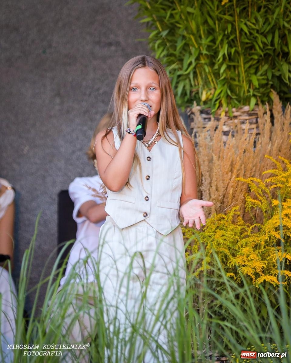 Zdjęcie w galerii na portalu naszraciborz.pl: Młode talenty na scenie parku im. Miasta Roth [FOTO i WIDEO] wiadomości z regionu