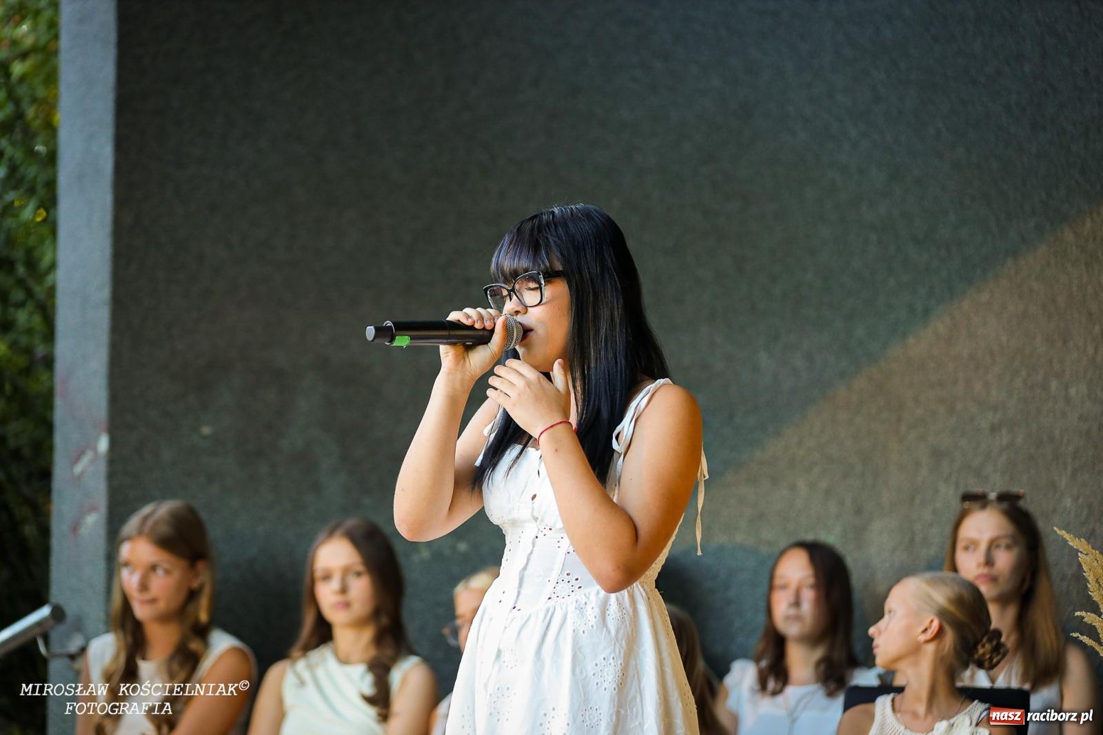 Zdjęcie w galerii na portalu naszraciborz.pl: Młode talenty na scenie parku im. Miasta Roth [FOTO i WIDEO] wiadomości z regionu