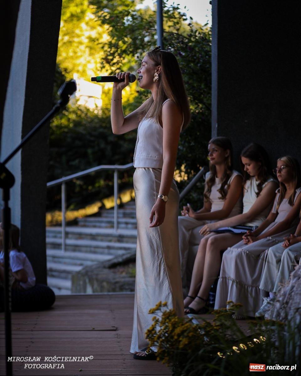 Zdjęcie w galerii na portalu naszraciborz.pl: Młode talenty na scenie parku im. Miasta Roth [FOTO i WIDEO] wiadomości z regionu