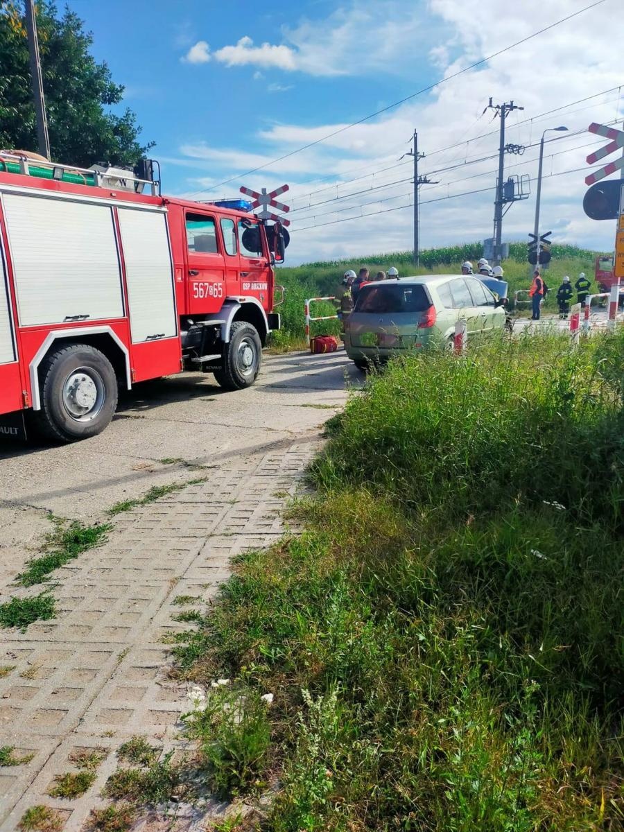 Zdjęcie w galerii na portalu naszraciborz.pl: Zderzenie samochodu z pociągiem pomiędzy Roszkowem a Krzyżanowicami wiadomości z regionu