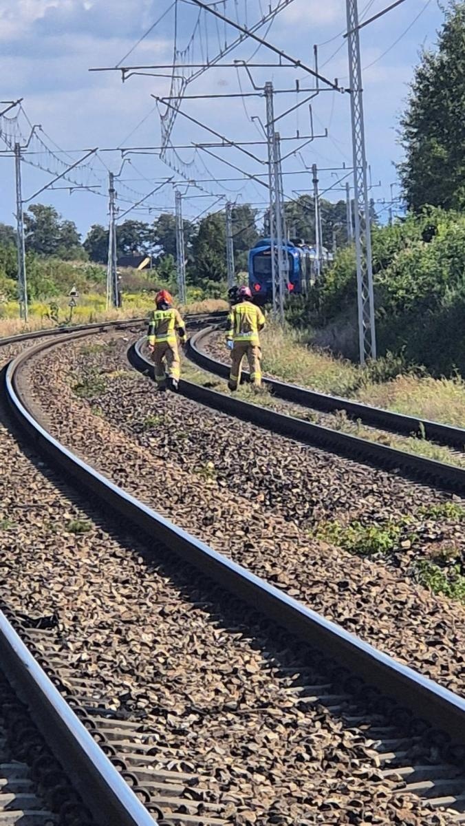 Zdjęcie w galerii na portalu naszraciborz.pl: Zderzenie samochodu z pociągiem pomiędzy Roszkowem a Krzyżanowicami wiadomości z regionu