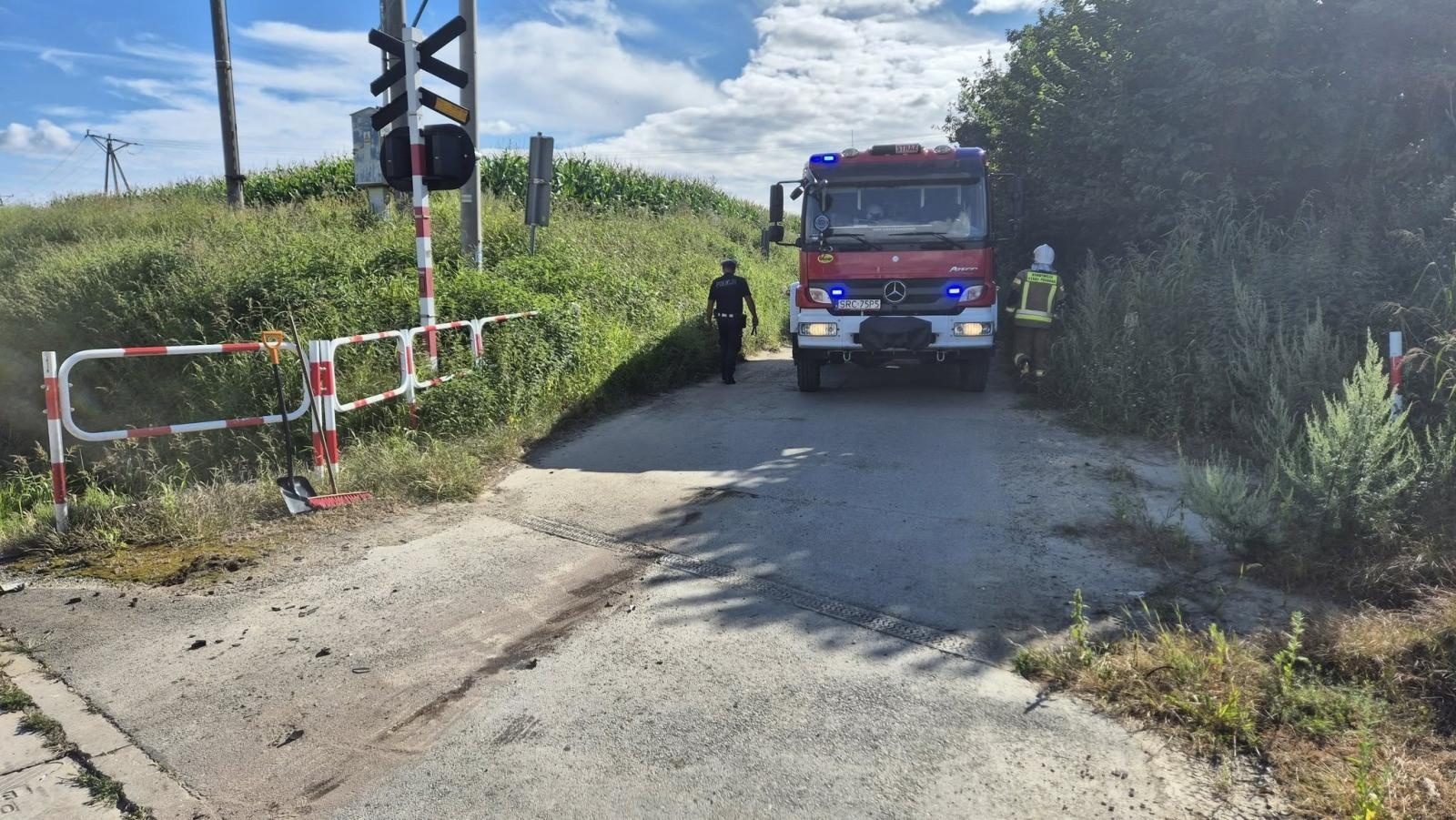 Zdjęcie w galerii na portalu naszraciborz.pl: Zderzenie samochodu z pociągiem pomiędzy Roszkowem a Krzyżanowicami wiadomości z regionu