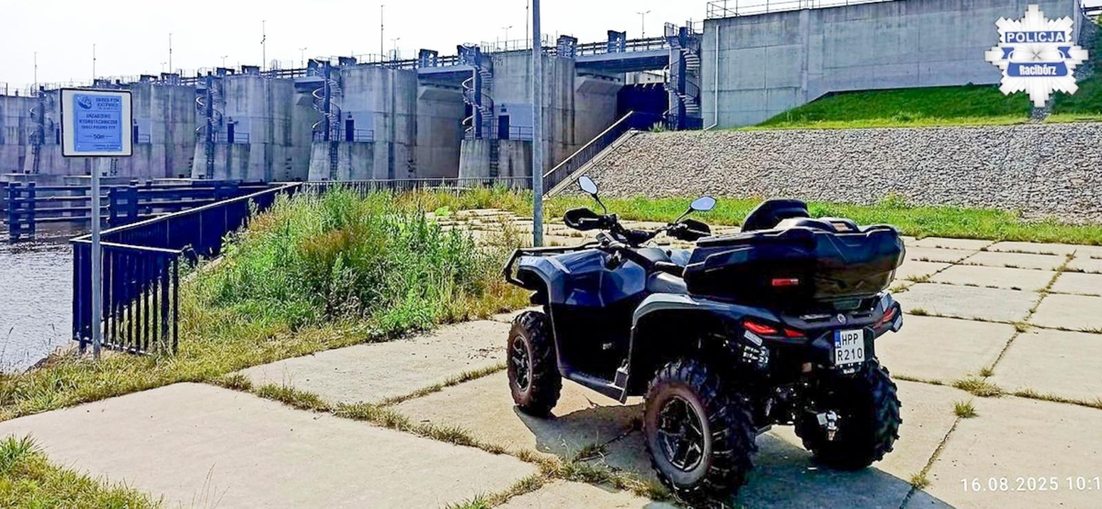 Zdjęcie w galerii na portalu naszraciborz.pl: Patrole nad wodą w powiecie raciborskim. Policja wykorzystuje quada, by dotrzeć w miejsca trudno dostępne wiadomości z regionu