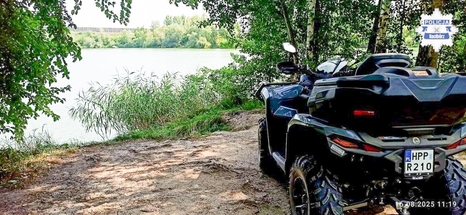 Zdjęcie w galerii na portalu naszraciborz.pl: Patrole nad wodą w powiecie raciborskim. Policja wykorzystuje quada, by dotrzeć w miejsca trudno dostępne wiadomości z regionu