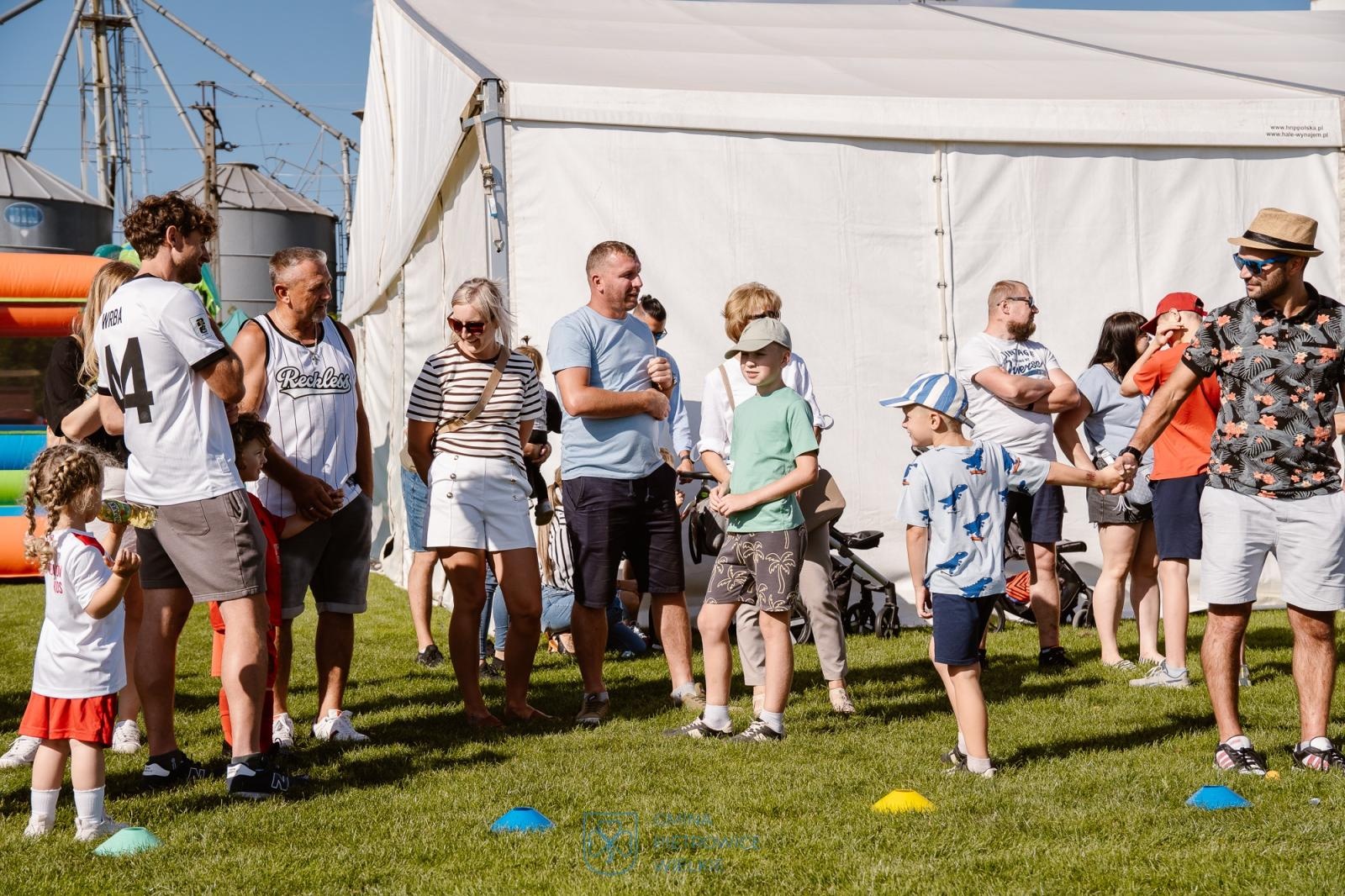 Zdjęcie w galerii na portalu naszraciborz.pl: Cyprzanów świętował dożynki – sport, muzyka i dobra zabawa wiadomości z regionu