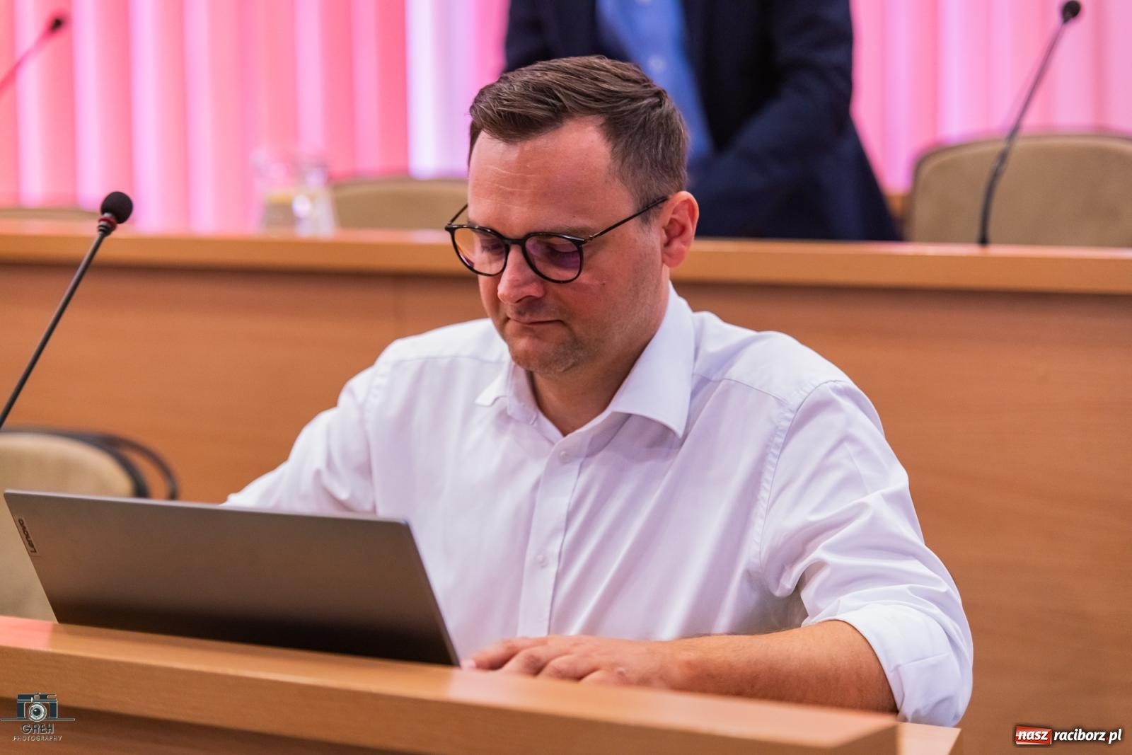 Zdjęcie w galerii na portalu naszraciborz.pl: Migawki z komisji oświaty: radni o egzaminach ósmoklasisty i remontach szkół wiadomości z regionu