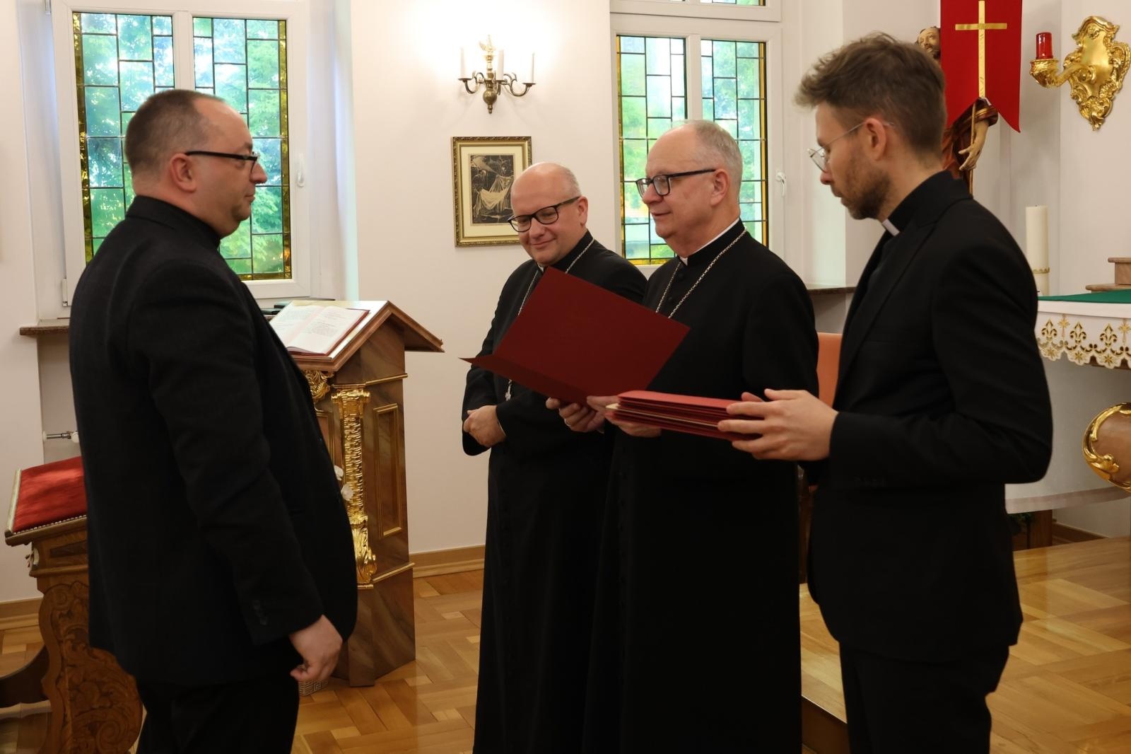 Zdjęcie w galerii na portalu naszraciborz.pl: Weszły w życie zmiany personalne w diecezji opolskiej. Nowi proboszczowie w naszym powiecie wiadomości z regionu