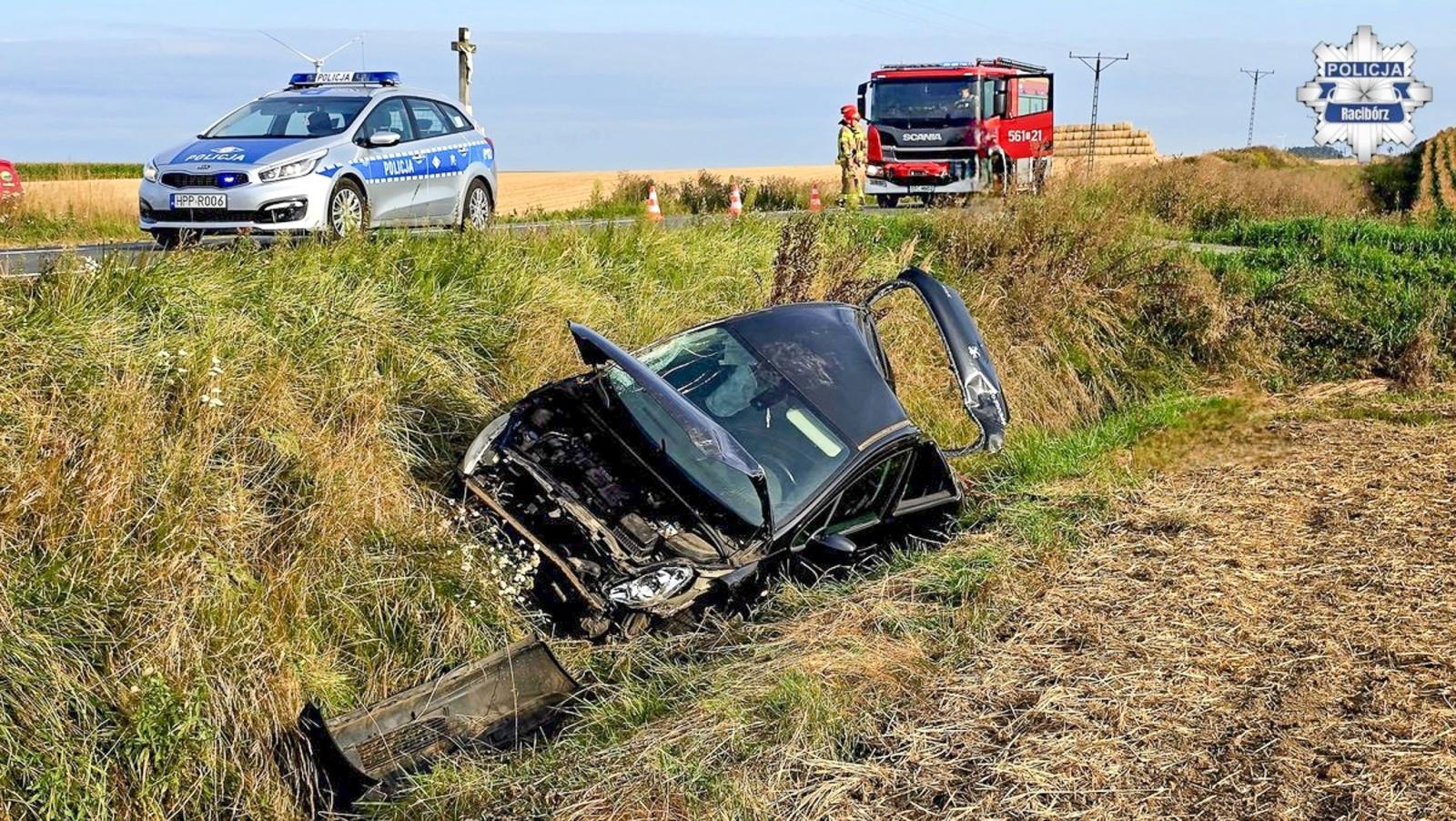 Zdjęcie w galerii na portalu naszraciborz.pl: Seria zdarzeń drogowych w powiecie raciborskim. Dachowanie w Krzanowicach [FOTO] wiadomości z regionu