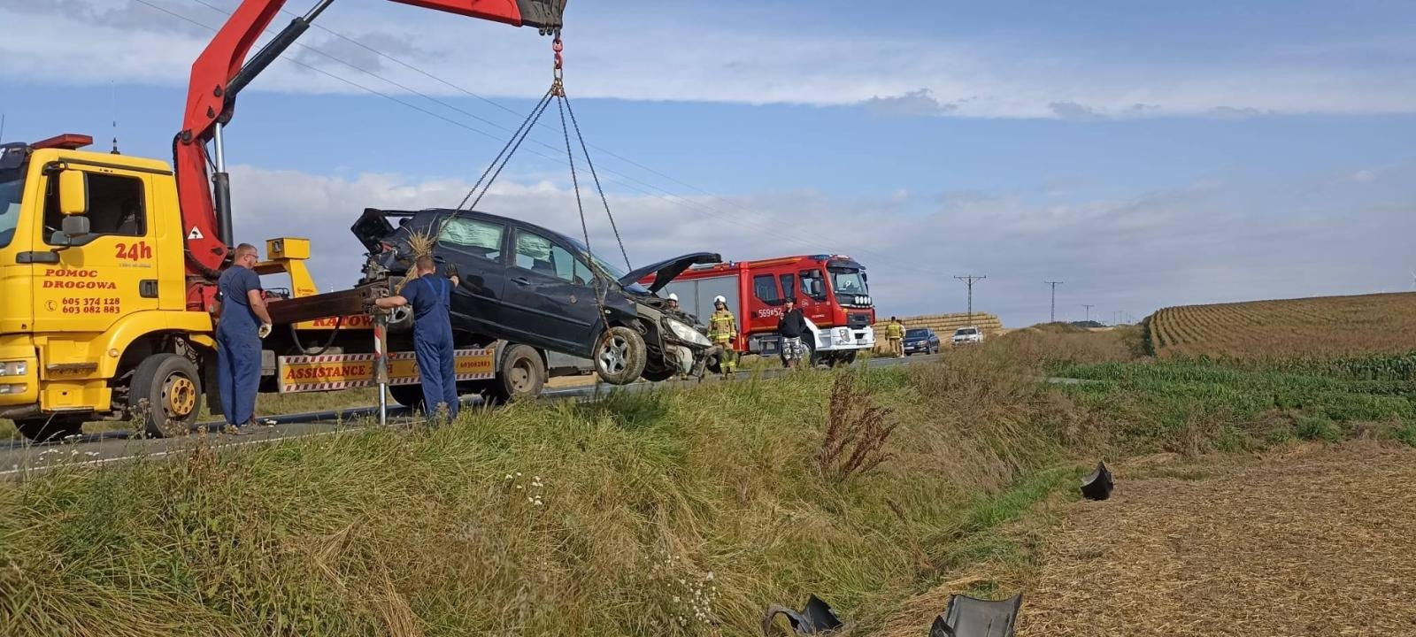 Zdjęcie w galerii na portalu naszraciborz.pl: Seria zdarzeń drogowych w powiecie raciborskim. Dachowanie w Krzanowicach [FOTO] wiadomości z regionu