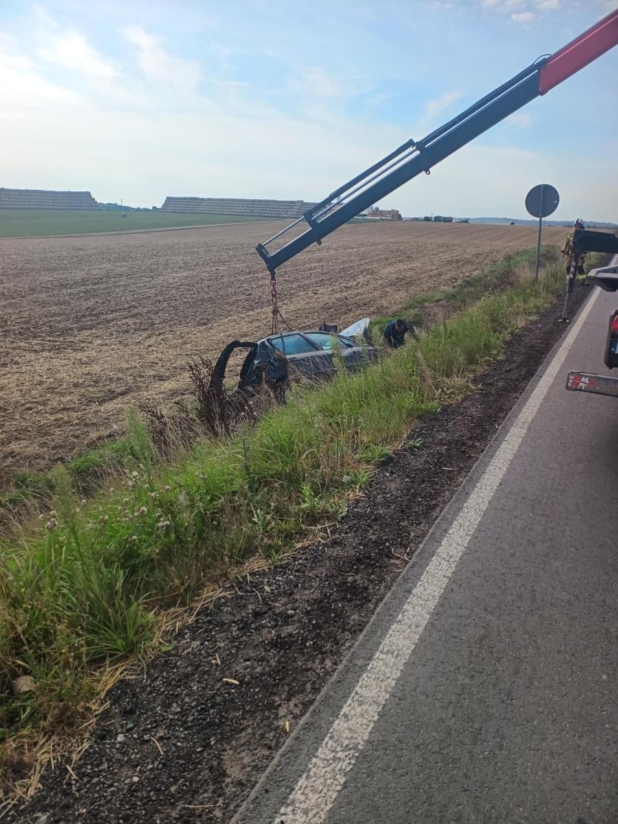 Zdjęcie w galerii na portalu naszraciborz.pl: Seria zdarzeń drogowych w powiecie raciborskim. Dachowanie w Krzanowicach [FOTO] wiadomości z regionu