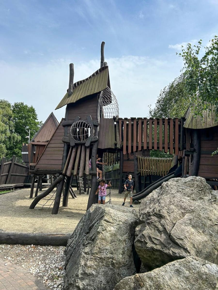 Zdjęcie w galerii na portalu naszraciborz.pl: Lato z RCK na wycieczce w Warowni Rycerzy Pszczyńskich wiadomości z regionu