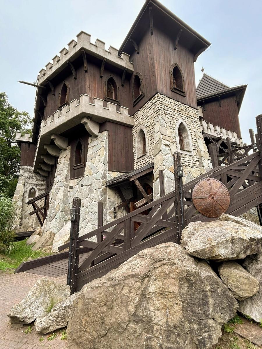 Zdjęcie w galerii na portalu naszraciborz.pl: Lato z RCK na wycieczce w Warowni Rycerzy Pszczyńskich wiadomości z regionu