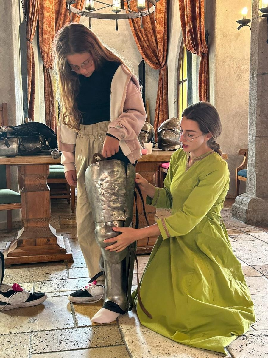 Zdjęcie w galerii na portalu naszraciborz.pl: Lato z RCK na wycieczce w Warowni Rycerzy Pszczyńskich wiadomości z regionu