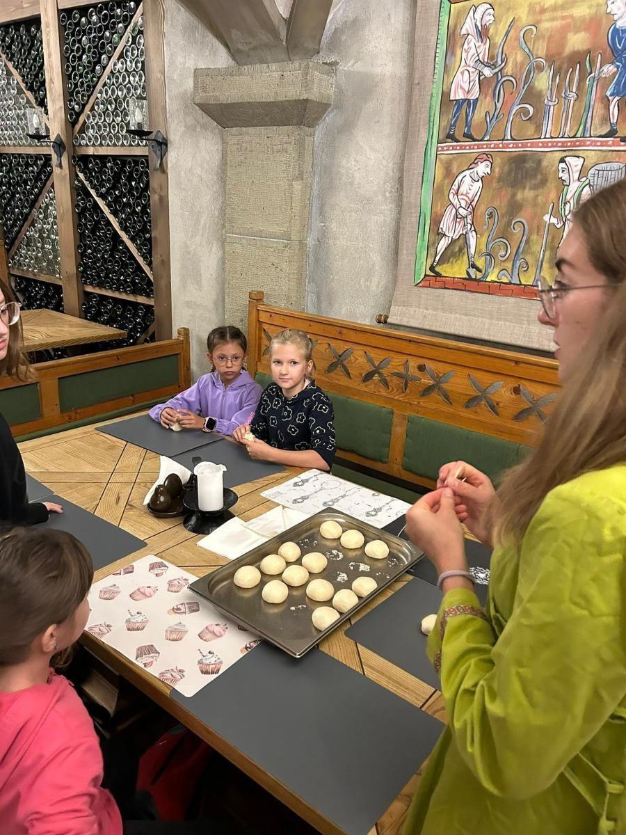 Zdjęcie w galerii na portalu naszraciborz.pl: Lato z RCK na wycieczce w Warowni Rycerzy Pszczyńskich wiadomości z regionu