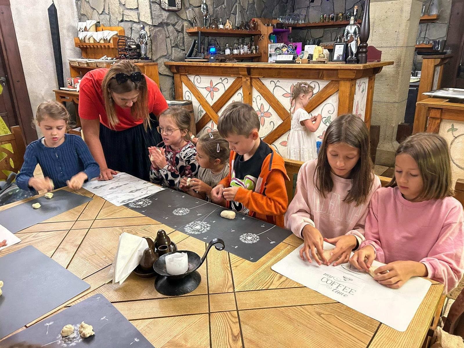 Zdjęcie w galerii na portalu naszraciborz.pl: Lato z RCK na wycieczce w Warowni Rycerzy Pszczyńskich wiadomości z regionu