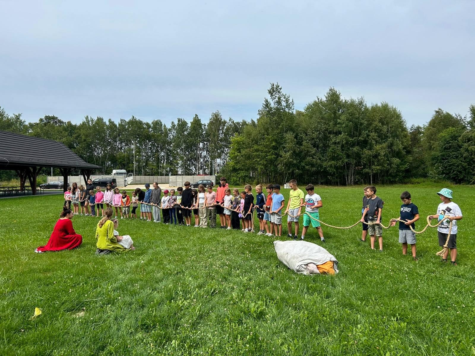 Zdjęcie w galerii na portalu naszraciborz.pl: Lato z RCK na wycieczce w Warowni Rycerzy Pszczyńskich wiadomości z regionu